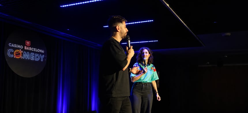Casino Barcelona Comedy se llena de humor sin filtros con Jorge Yorya y Laura del Val